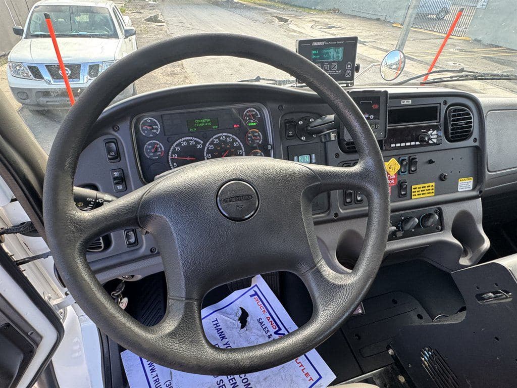 2018 Freightliner M2-106 image 75