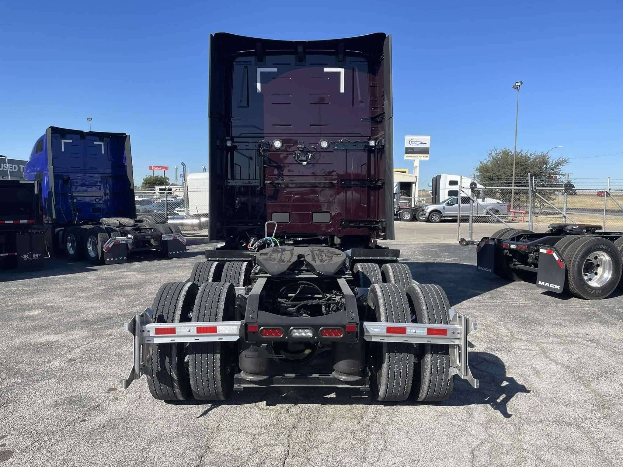 2026 Volvo NEW VNL image 4