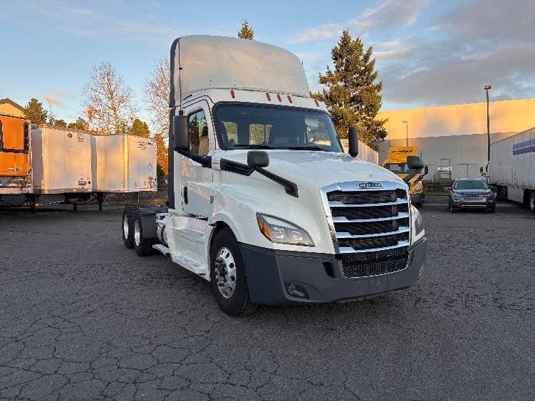2019 Freightliner Cascadia 126 Day Cab Truck - 455HP, 12 Speed Automatic image 1