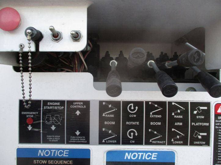 2018 Ford F550 SUPER CAB BUCKET TRUCK 4X4 image 35