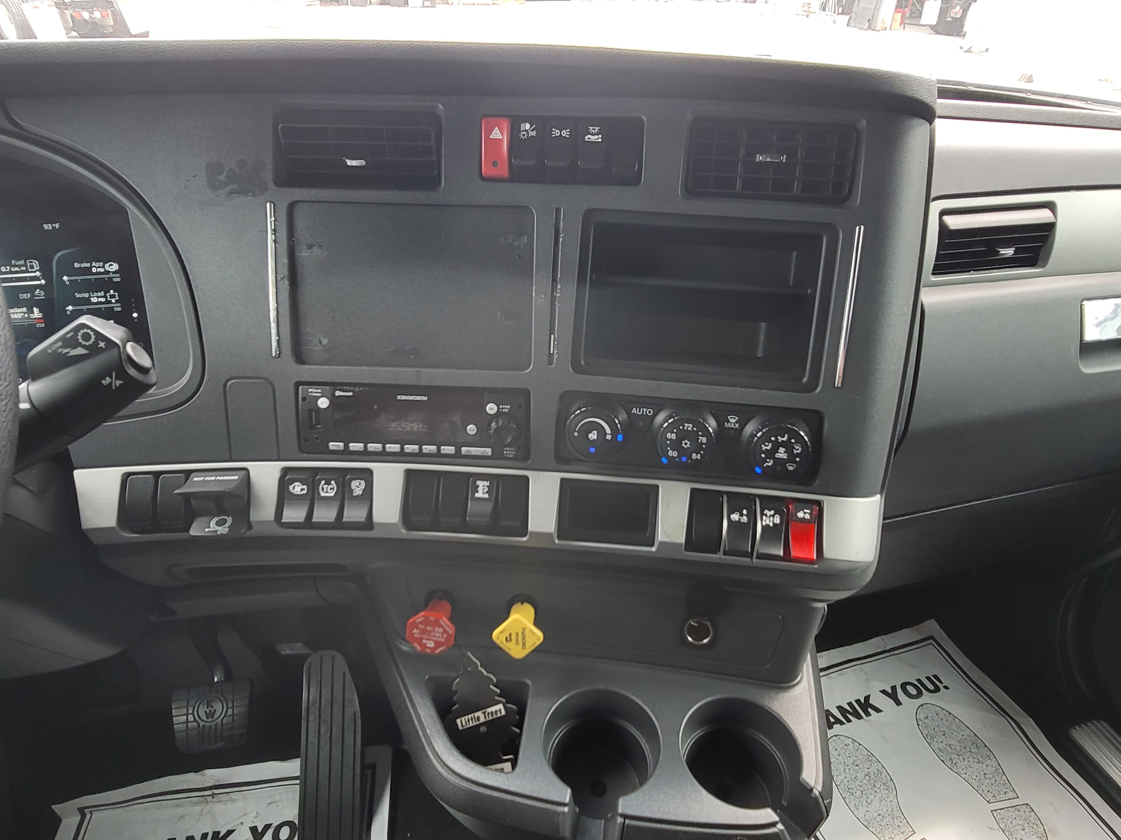 2023 Kenworth T680 image 11