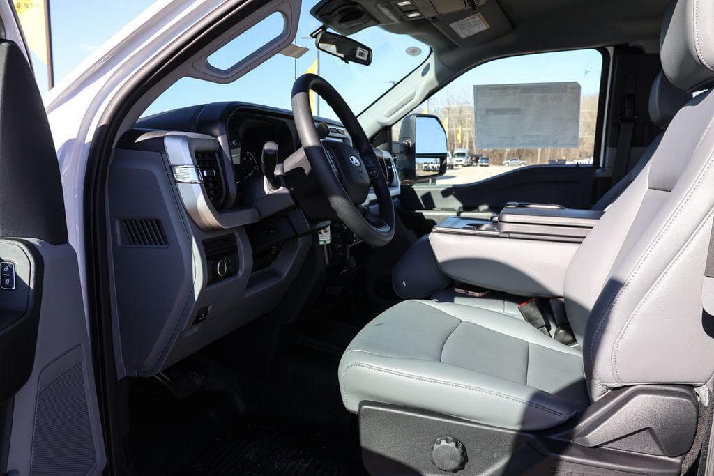 2024 Ford F-550SD XL Cab Chassis image 24