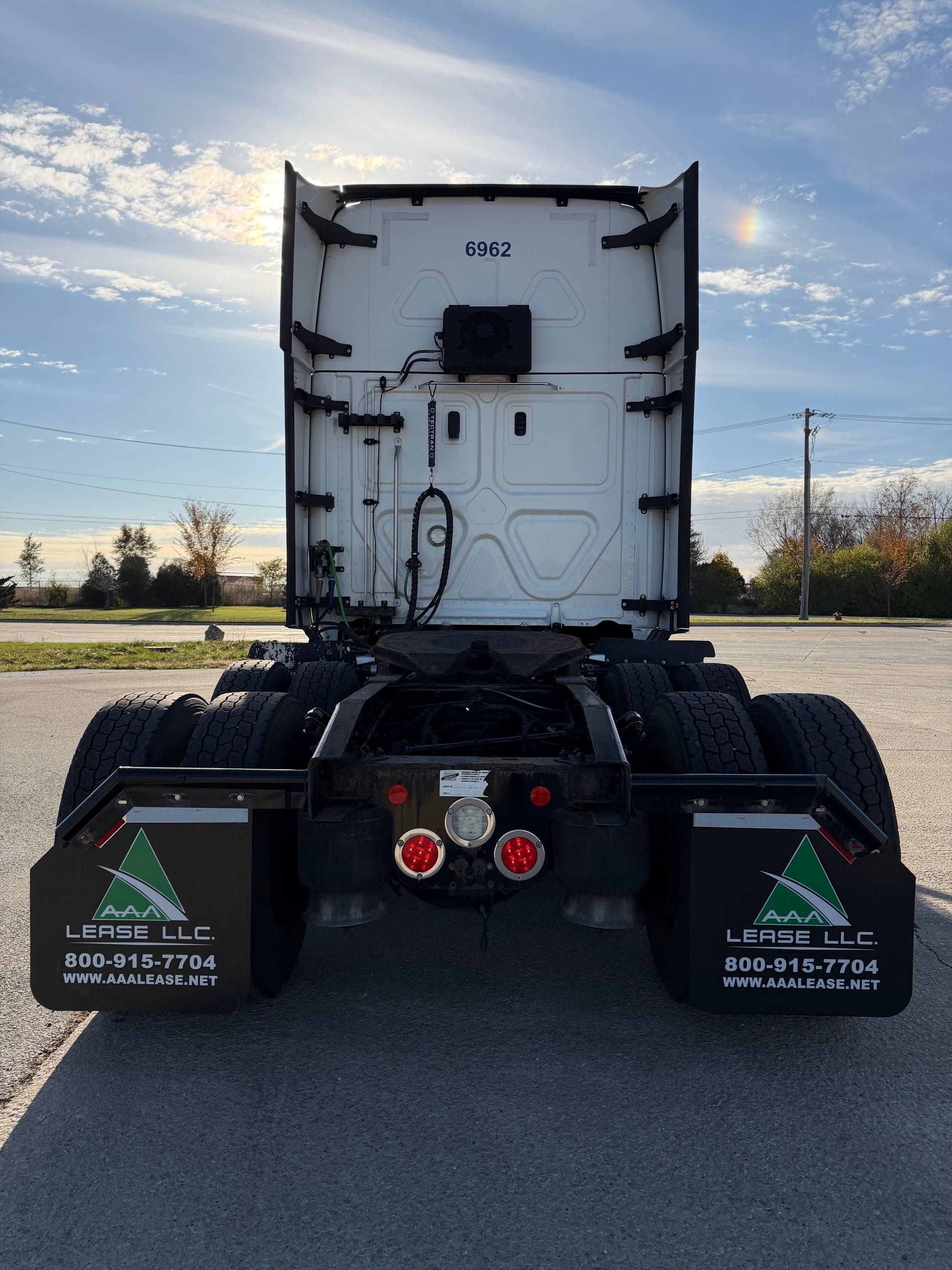 2021 Freightliner Cascadia image 6