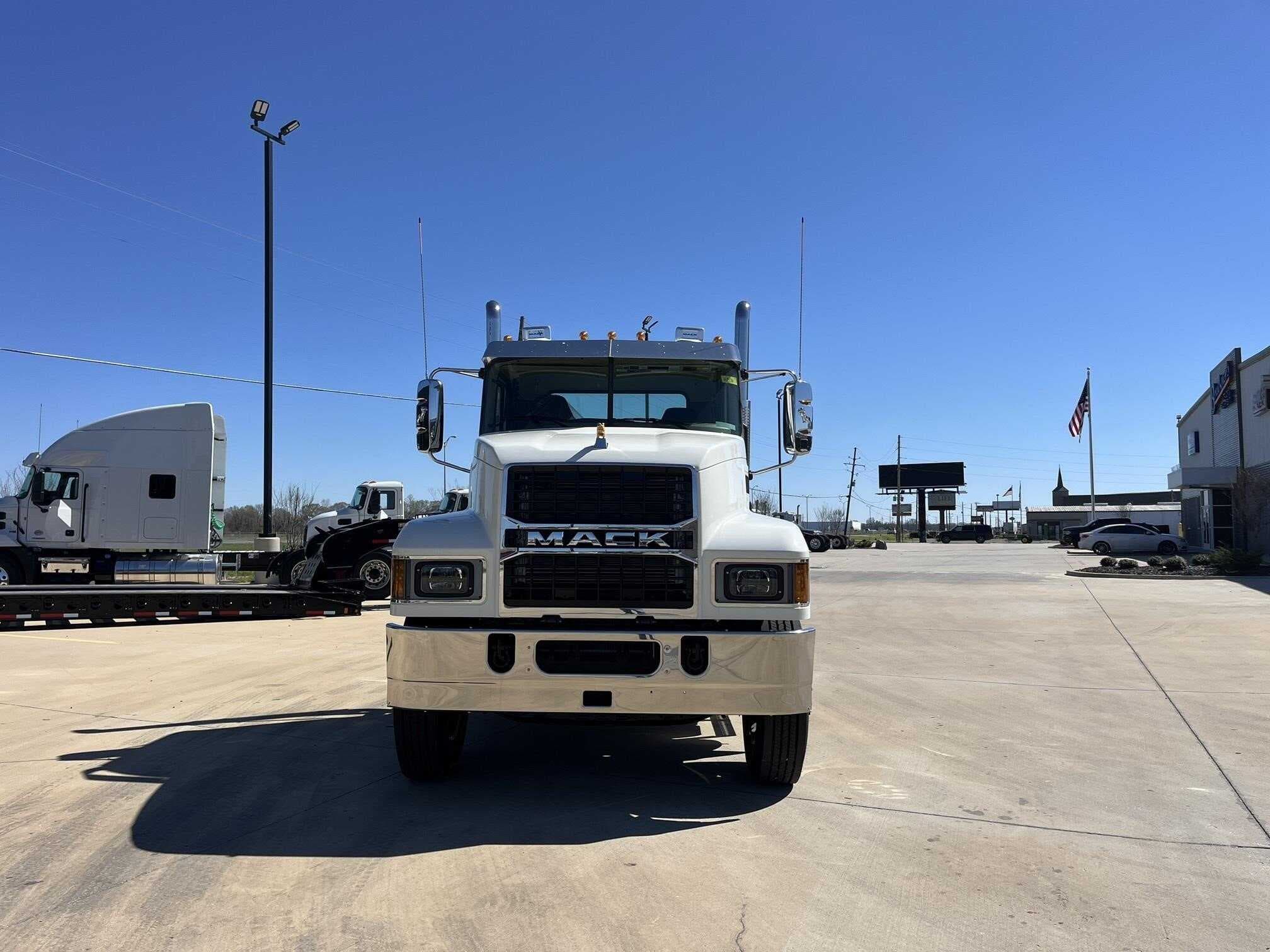 New 2026 MACK PINNACLE Conventional - Day Cab in Monroe, LA image 6