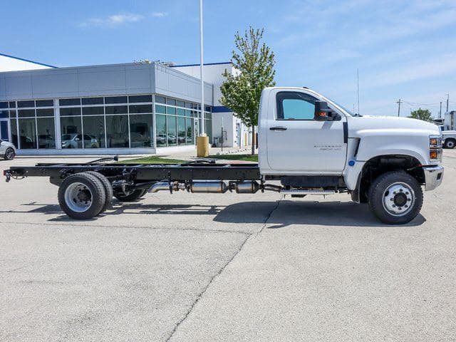 2024 Chevrolet Silverado 4500HD Work Truck image 2