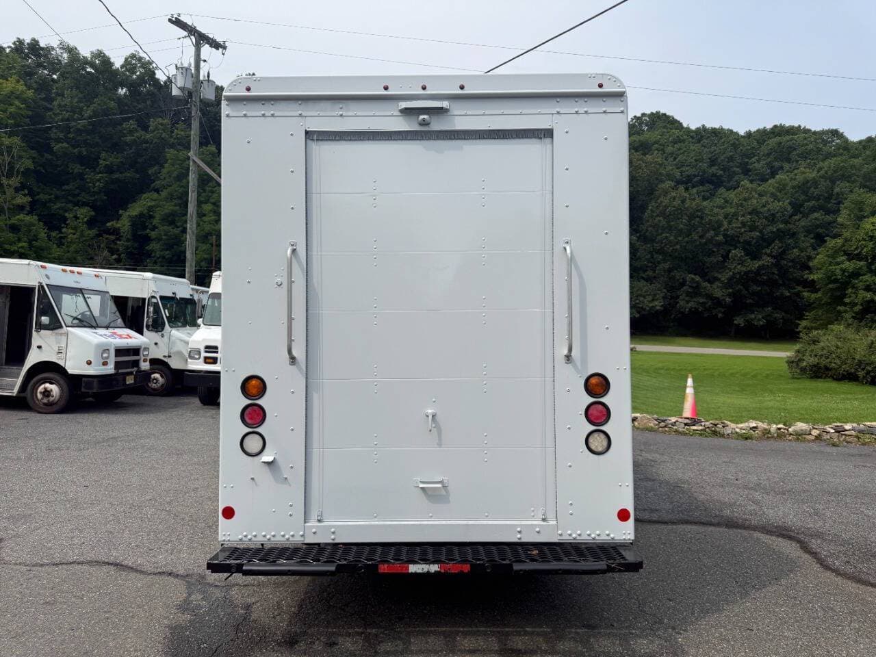 2020 Freightliner MT45 image 13
