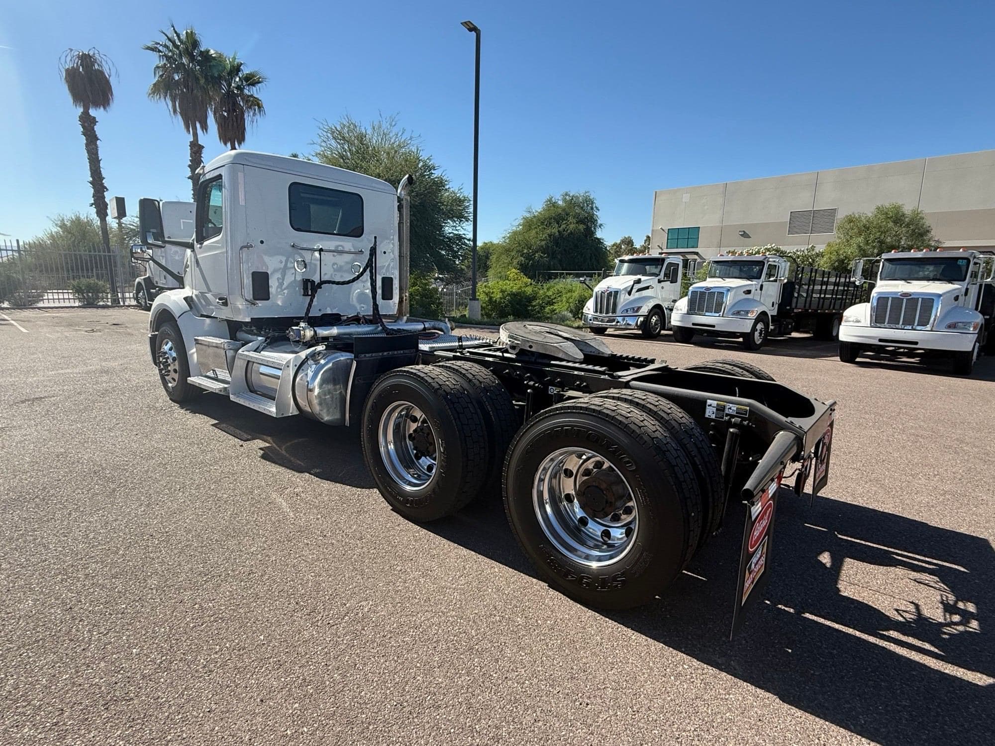 2023 Peterbilt 579 image 3