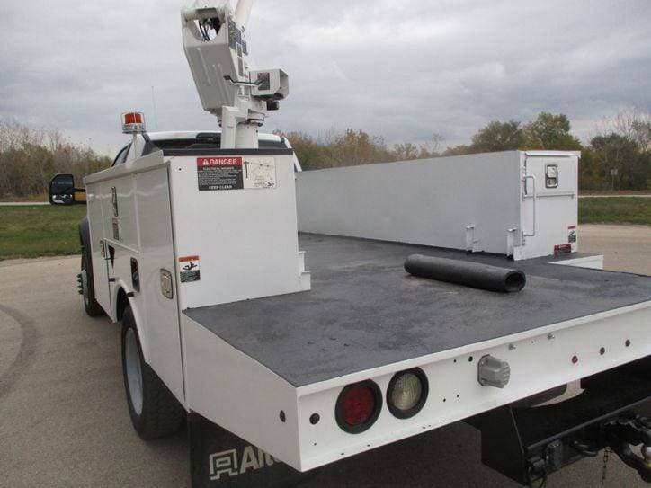 2017 Ford F-550 BUCKET TRUCK 92K MILES image 40