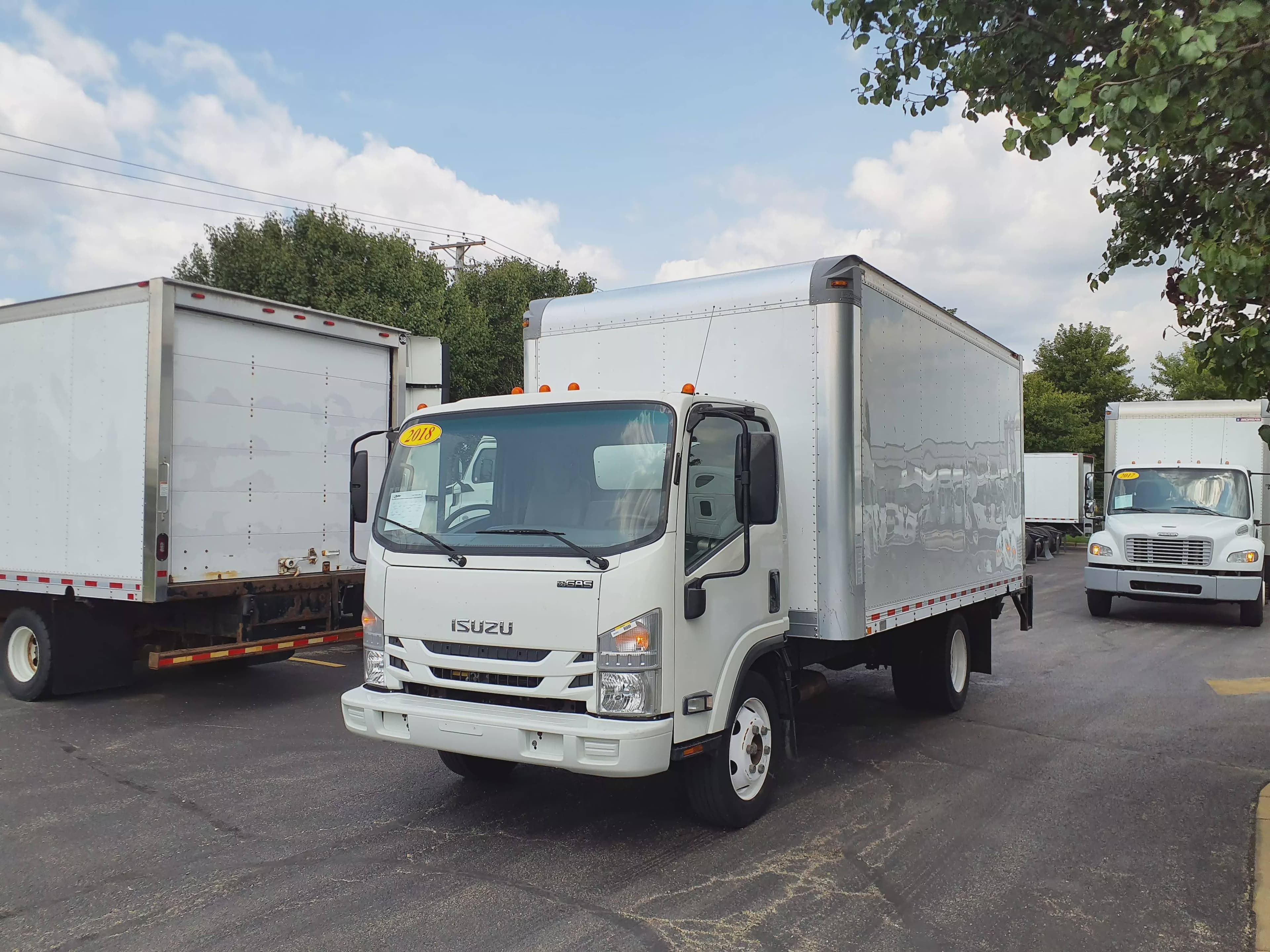 2018 ISUZU NPR HD image 1