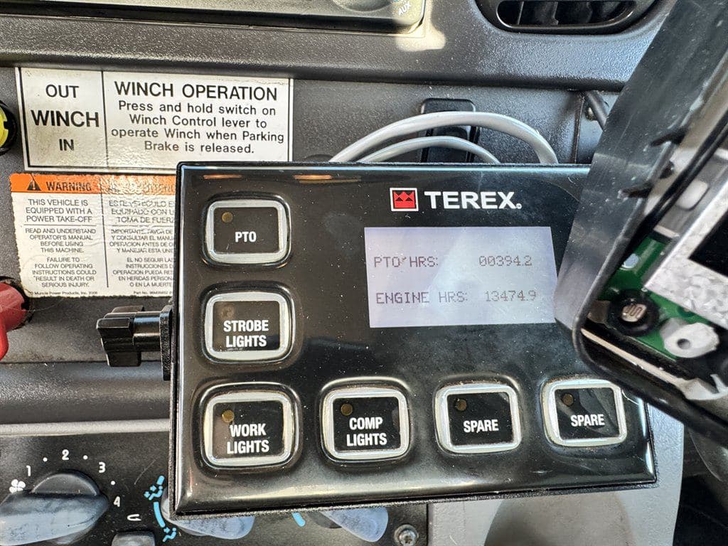 2015 Freightliner M2 106 image 64