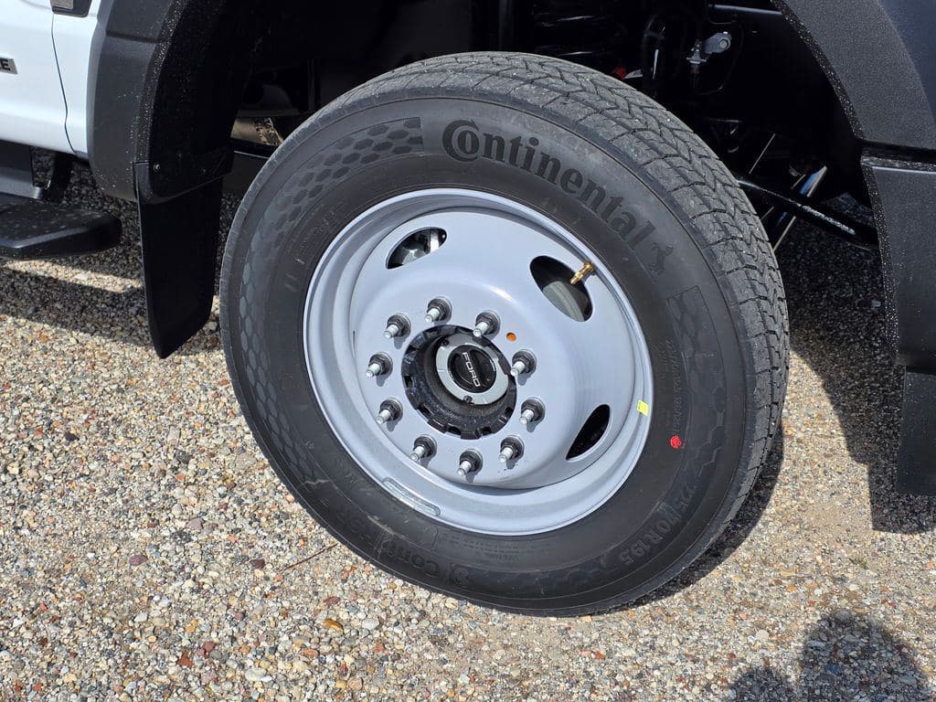 2026 Ford F-450SD XL DRW CAB CHASSIS image 10