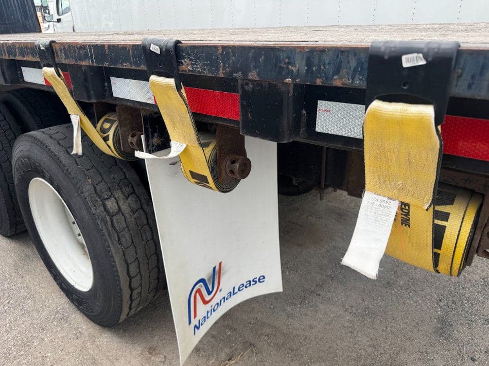 2016 Freightliner M2 106 image 9