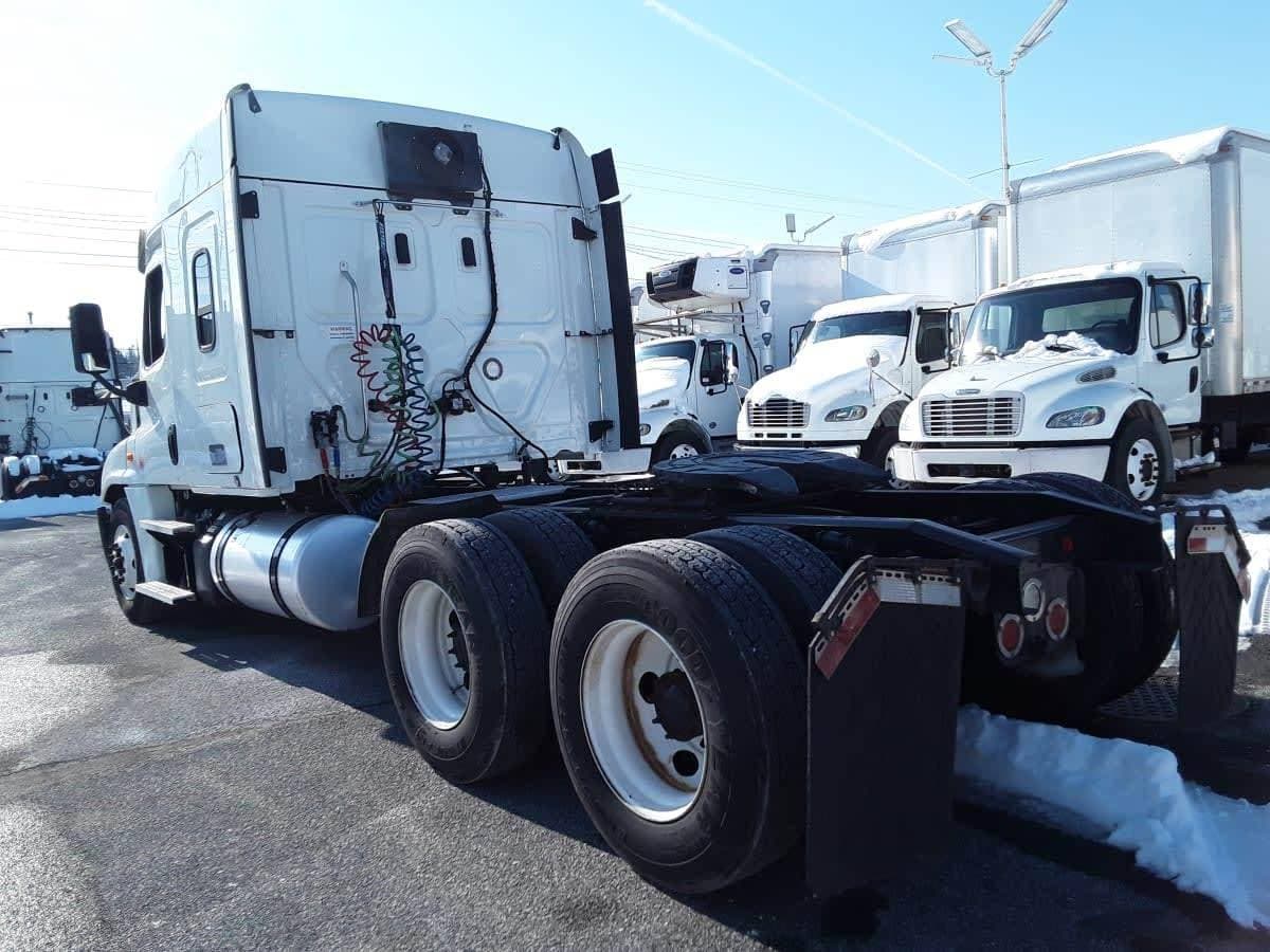2020 Freightliner Cascadia 125 Sleeper Semi Truck - 72" Mid Roof Sleeper, 450HP, 10 Speed Manual image 5