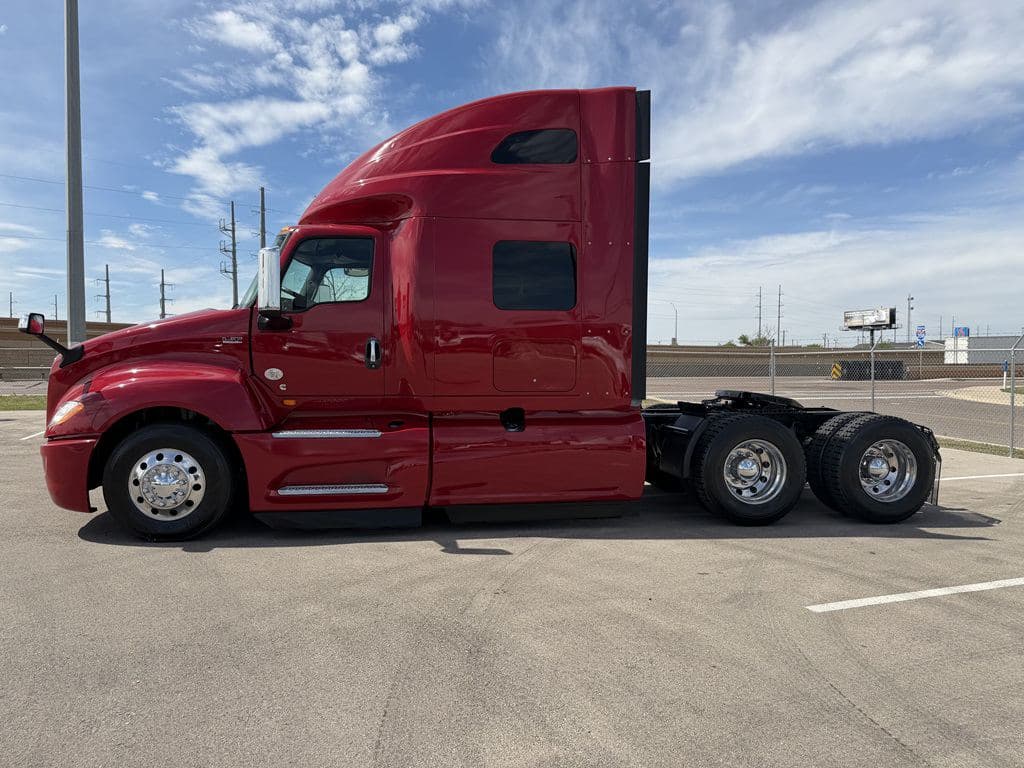Used 2021 INTERNATIONAL LT625 image 14