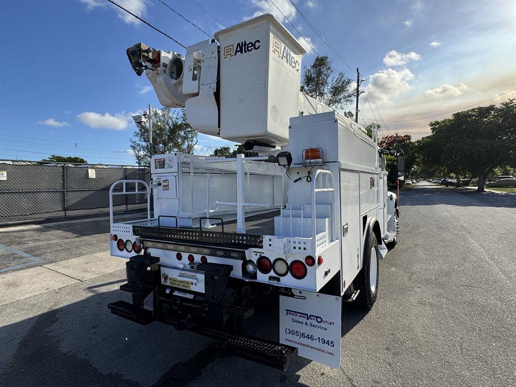 2015 Freightliner M2 106 image 12