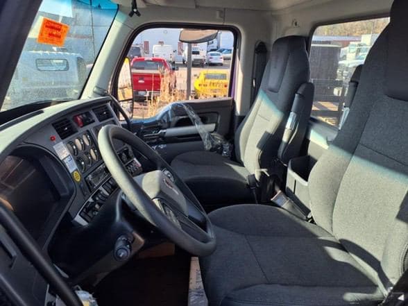 2025 Kenworth T880 image 21
