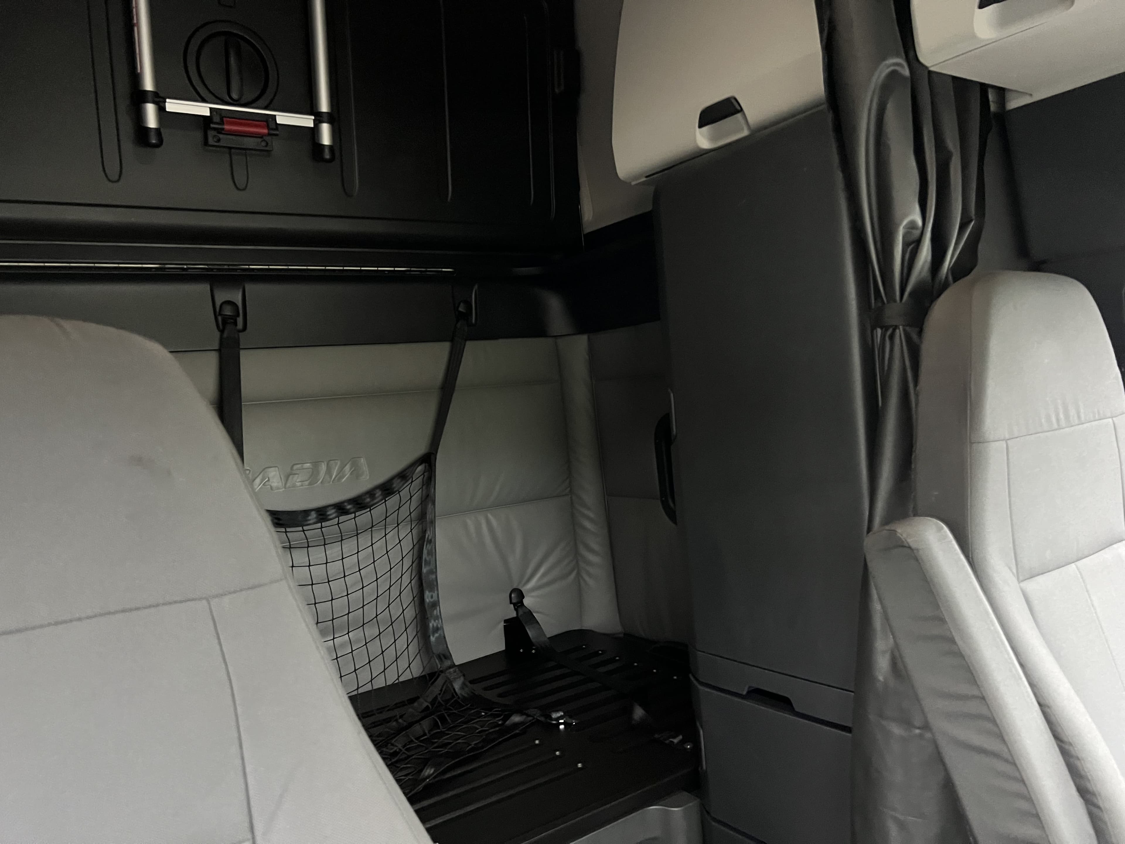 2022 Freightliner Cascadia 126 image 9