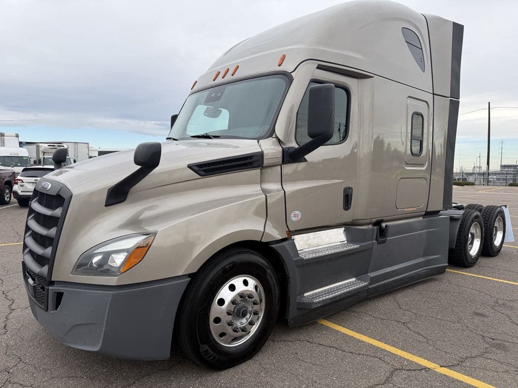 Used 2024 FREIGHTLINER PT126064ST image 3