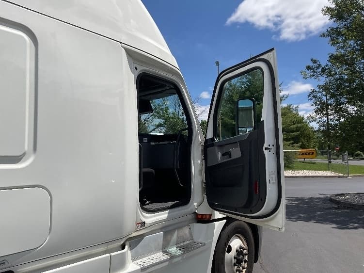 Used 2022 FREIGHTLINER Conventional - Sleeper Truck - CASCADIA 126 image 9