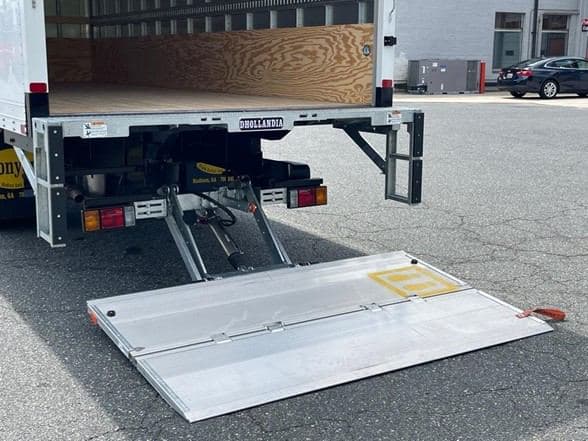 2025 Isuzu NRR image 20