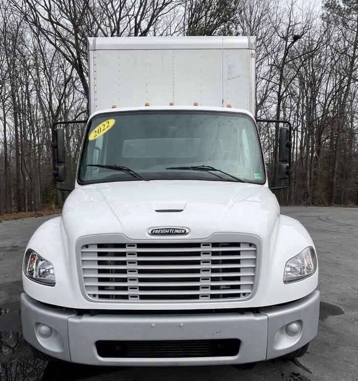 2022 Freightliner M2 image 4