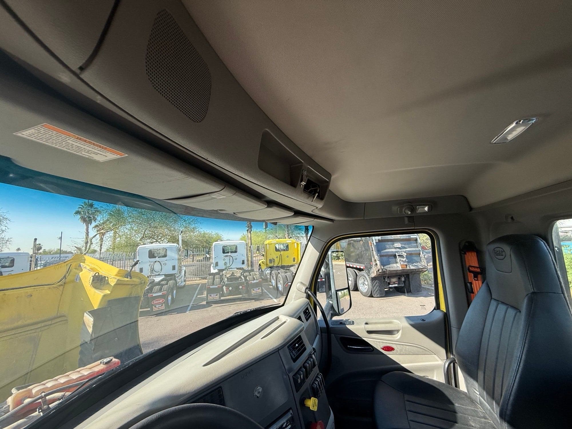 2021 Peterbilt 579 image 15