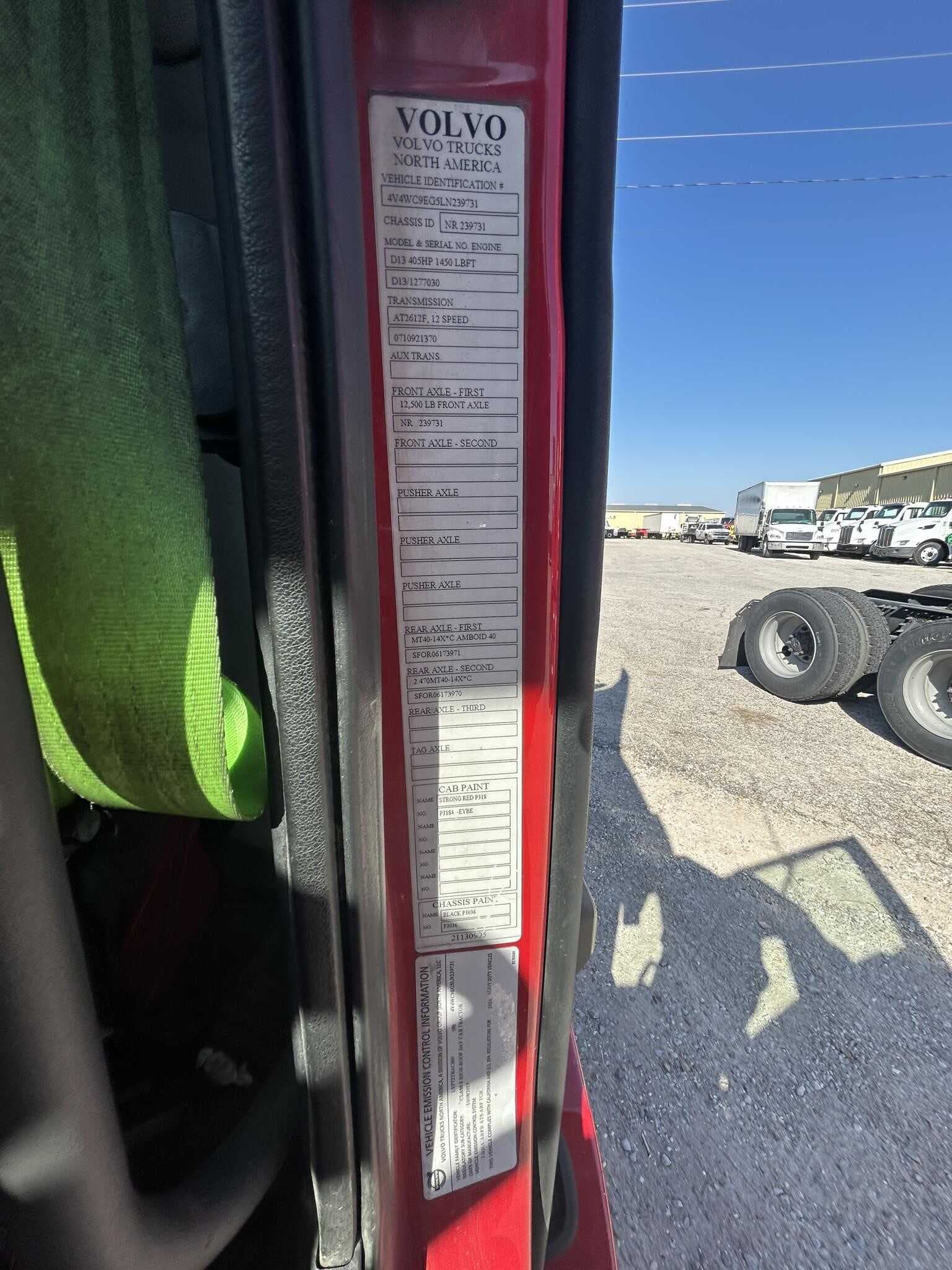 2020 Volvo VNR640 image 12