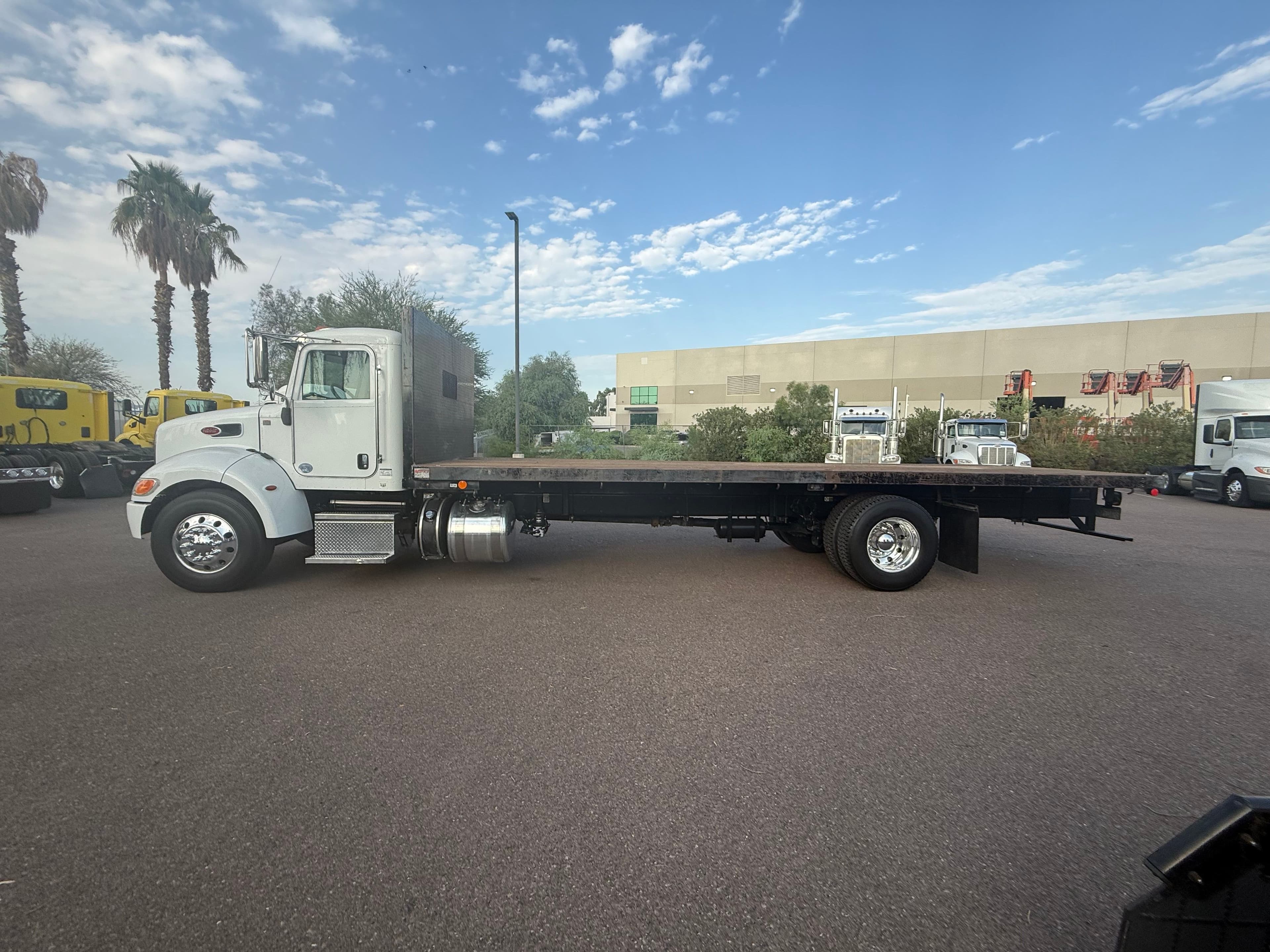 2019 Peterbilt 337 image 2