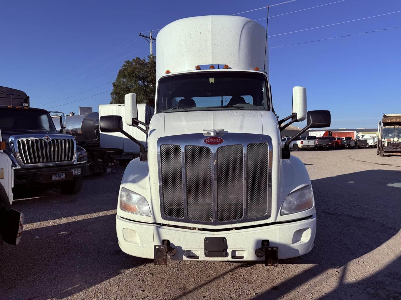2018 Peterbilt 579 image 2