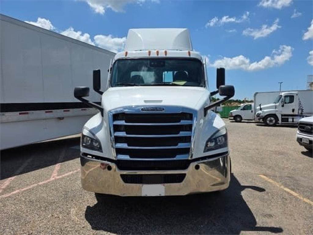 2020 Freightliner Cascadia 126 image 2
