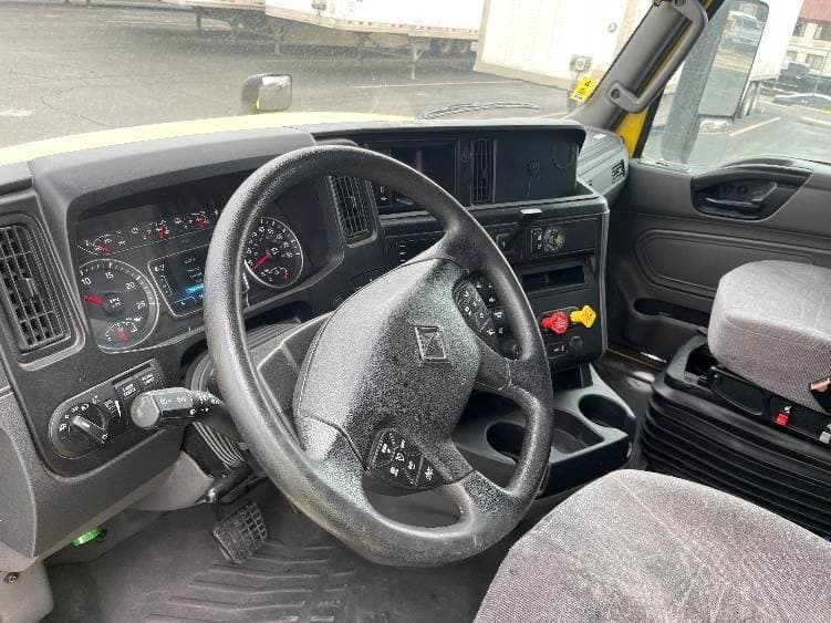 2022 International LT625 image 6