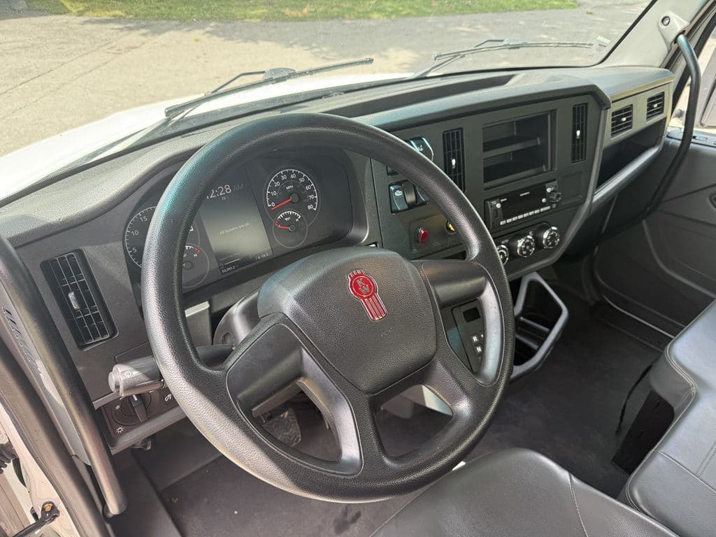 Used 2024 KENWORTH T280 image 28
