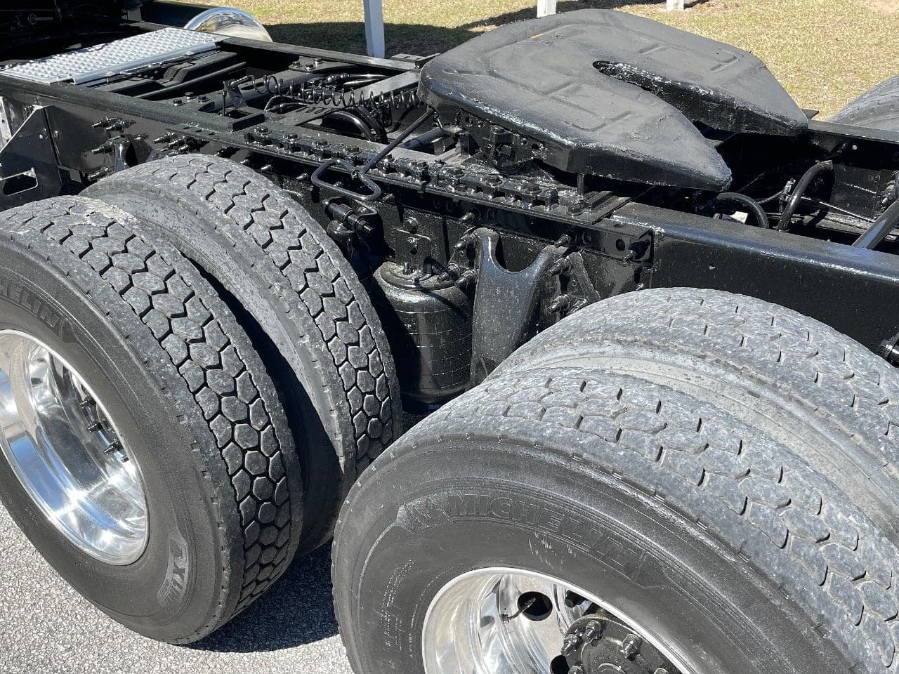 2018 International LT image 10