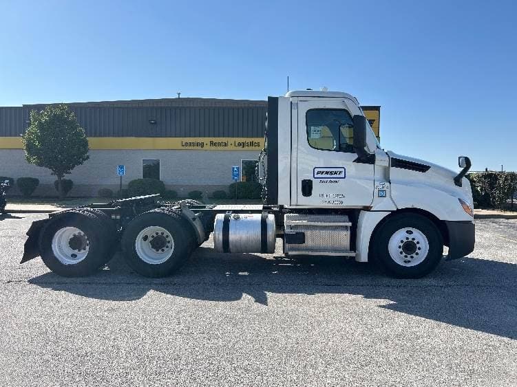 2021 Freightliner Cascadia image 7