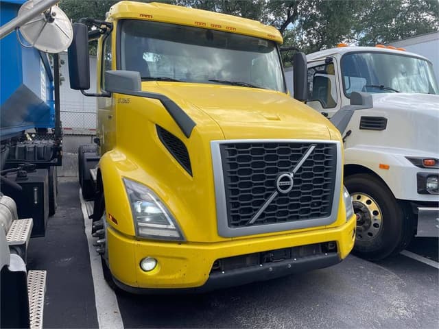 2020 Volvo VNR