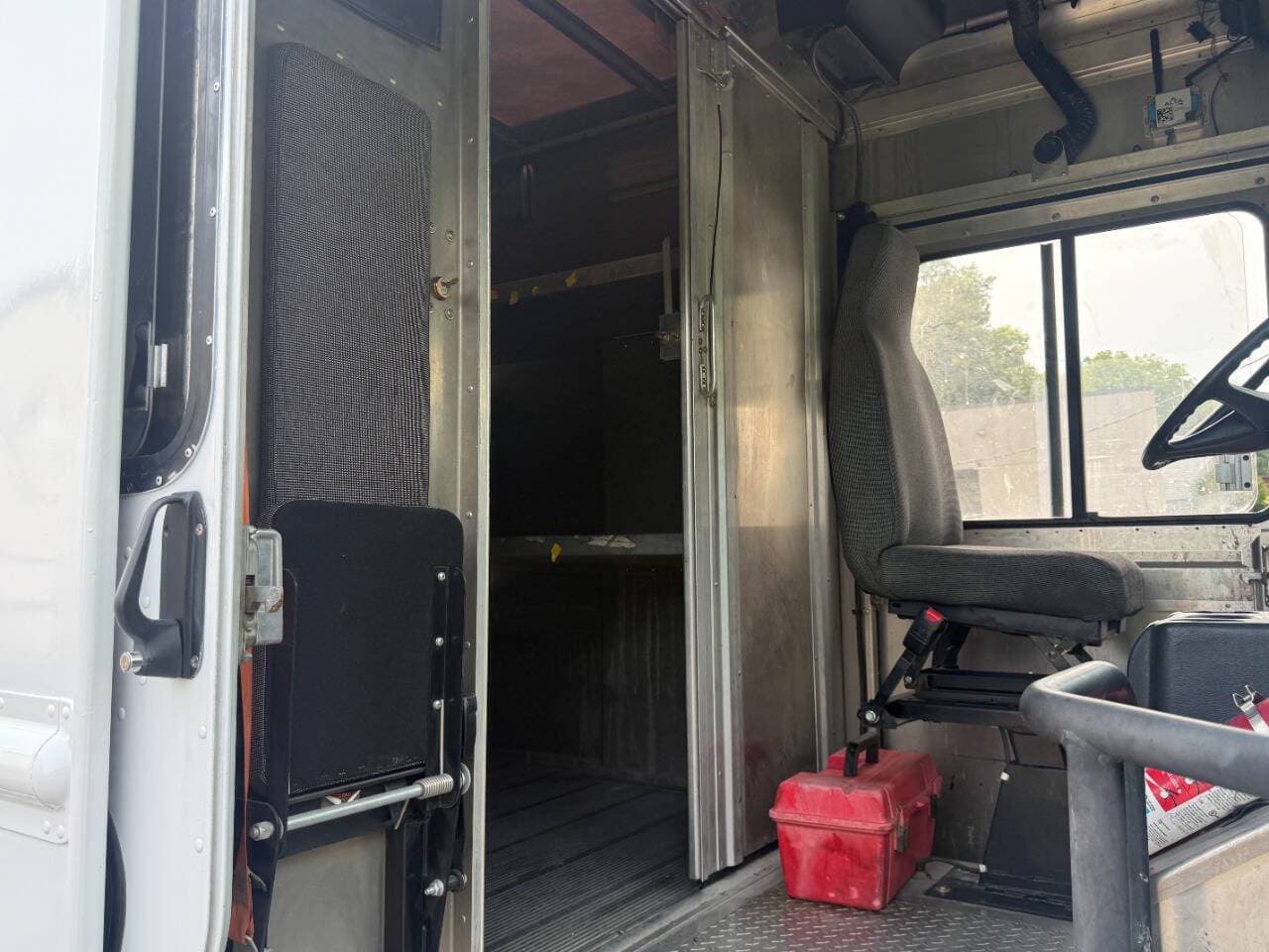 2020 Freightliner MT45 image 12