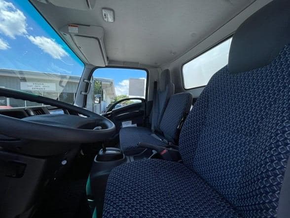 2025 Isuzu NRR image 29