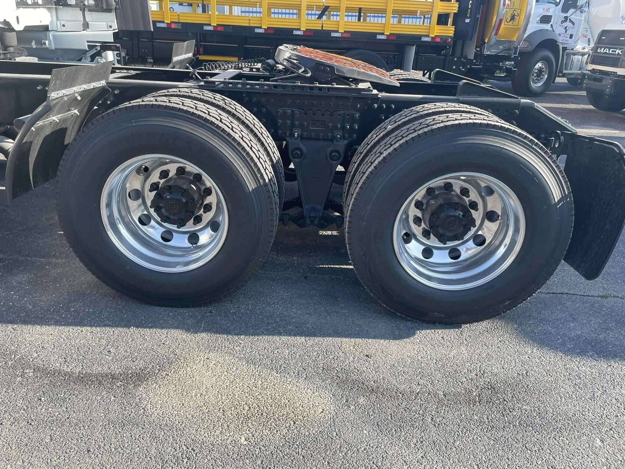 2026 Volvo NEW VNL image 10