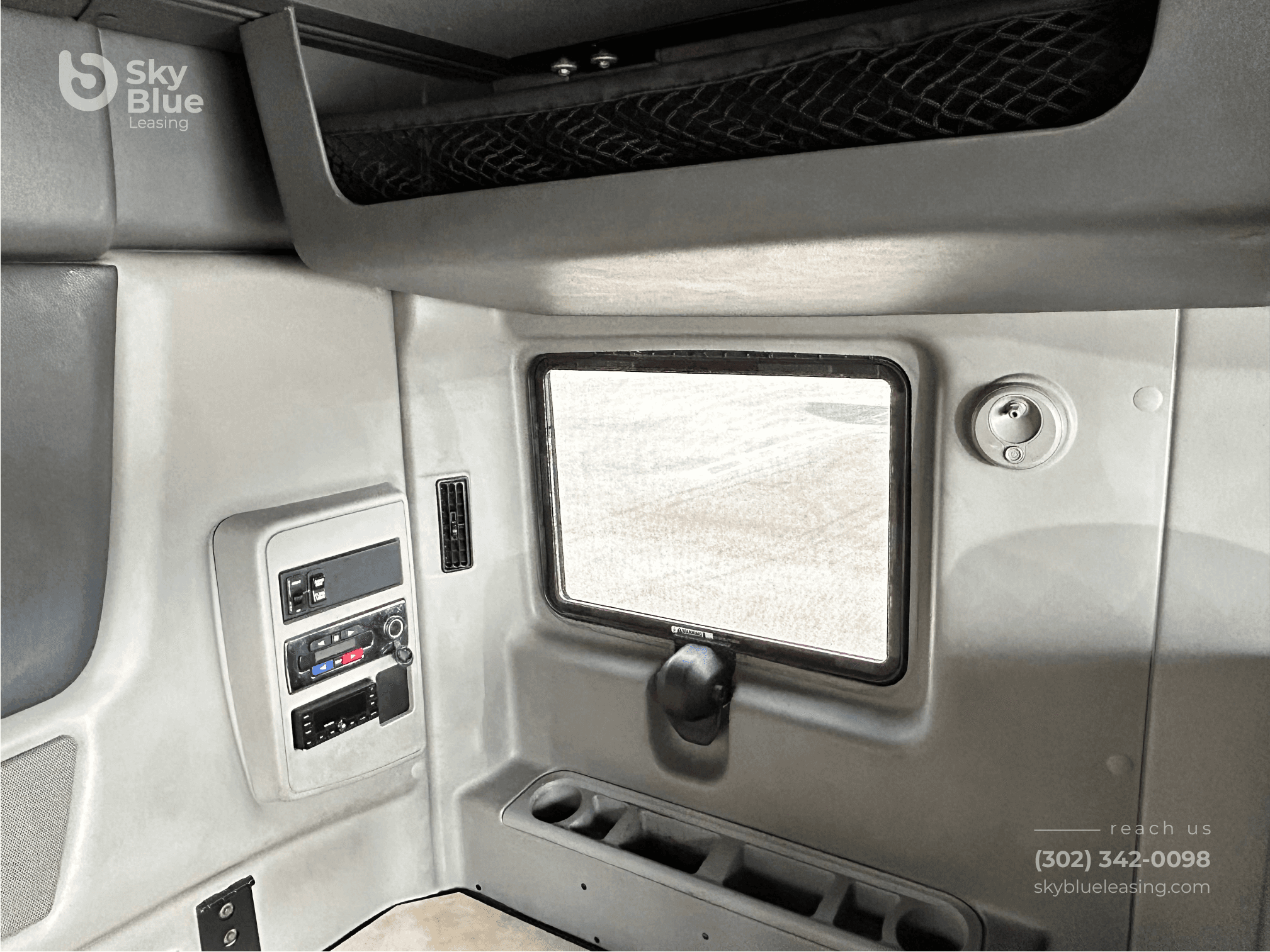 2022 International LT625 image 12