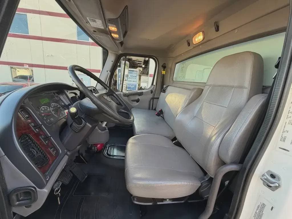 Used 2020 FREIGHTLINER Box Truck - Straight Truck, Moving Van, Expeditor-Hotshot - BUSINESS CLASS M2 106 For Sale image 7