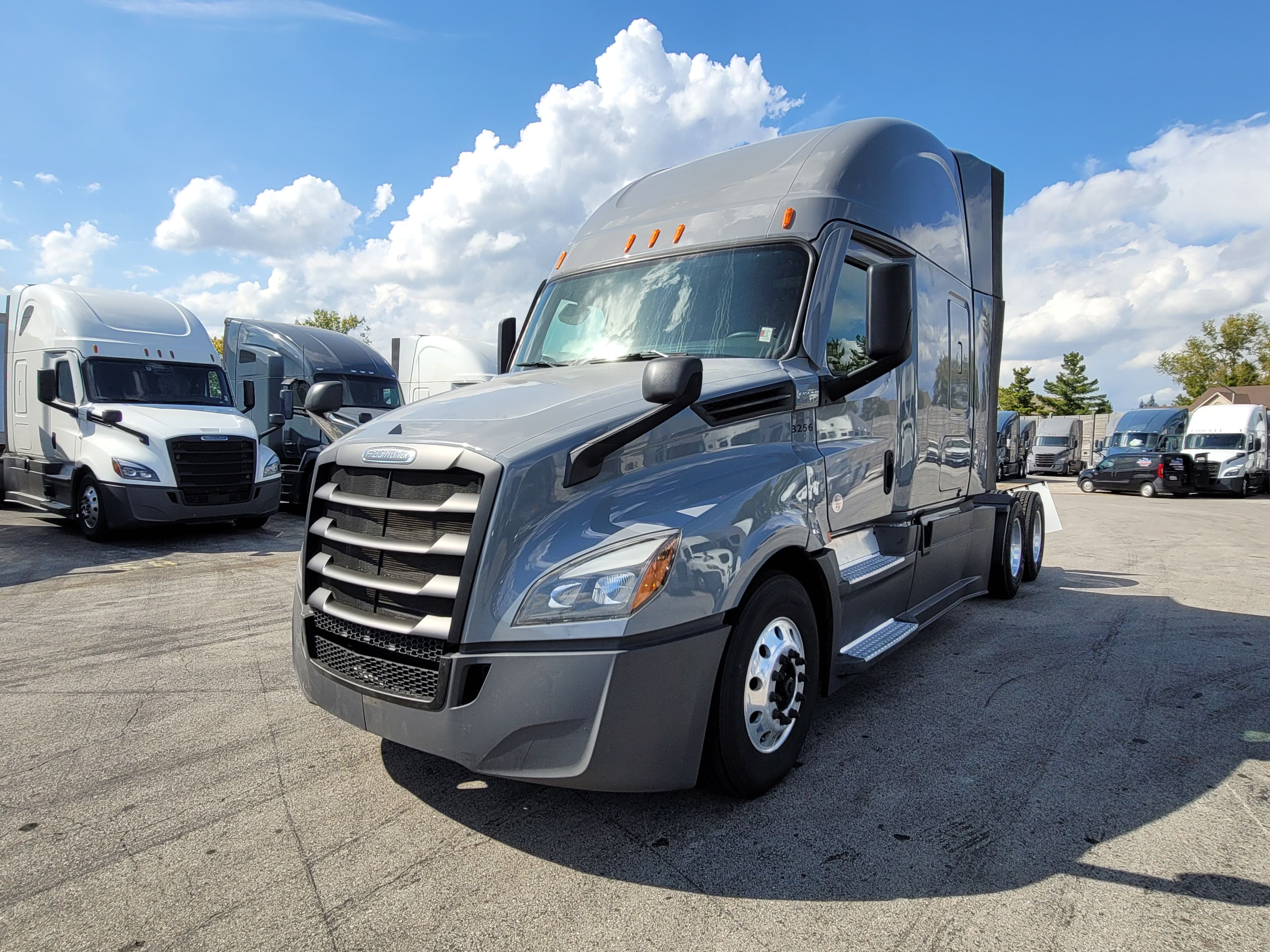 2023 Freightliner Cascadia 125 image 1