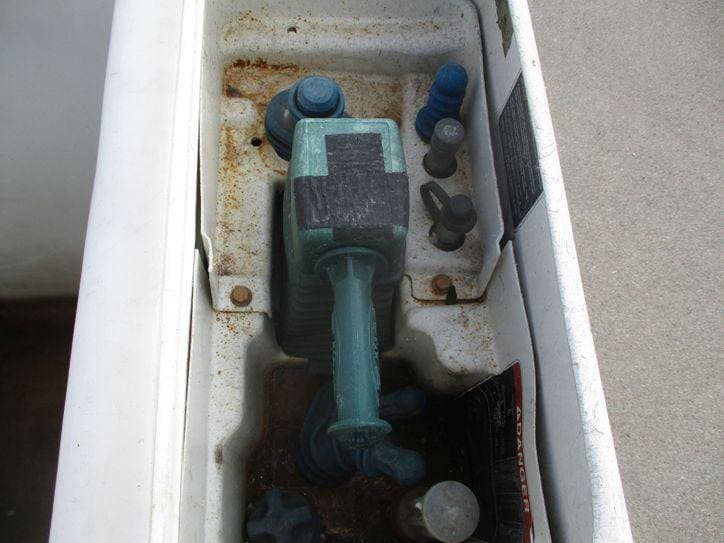 2016 Ford F-550 BUCKET TRUCK 4X4 image 38