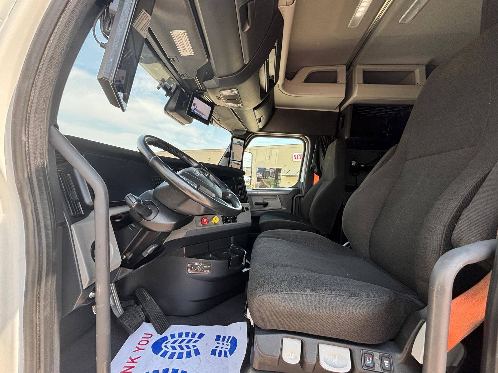 2022 Freightliner Cascadia 126 image 11