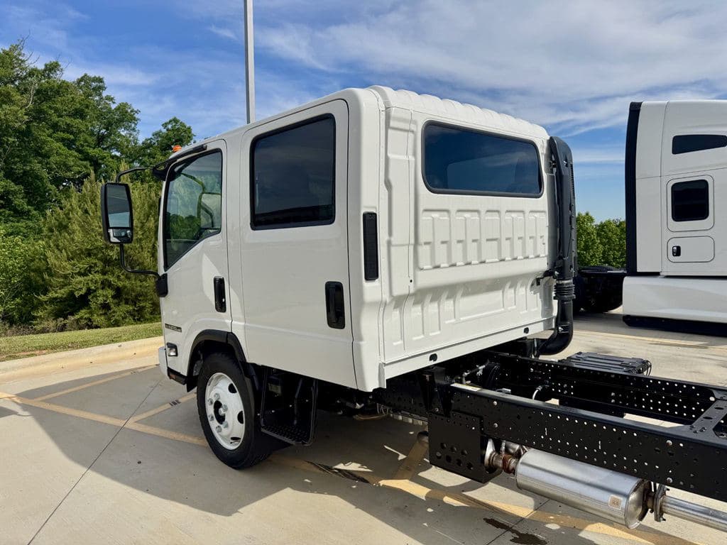 New 2027 ISUZU NPR-HD image 9