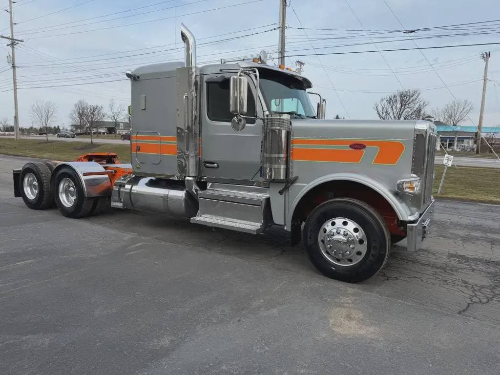 2025 Peterbilt 589 image 9