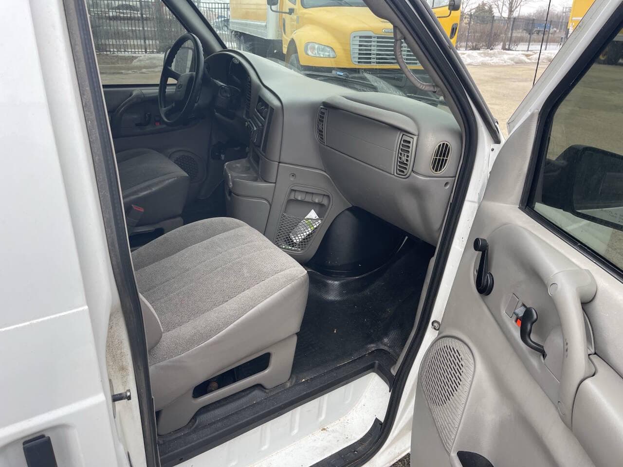 2005 Chevrolet 1500 image 9