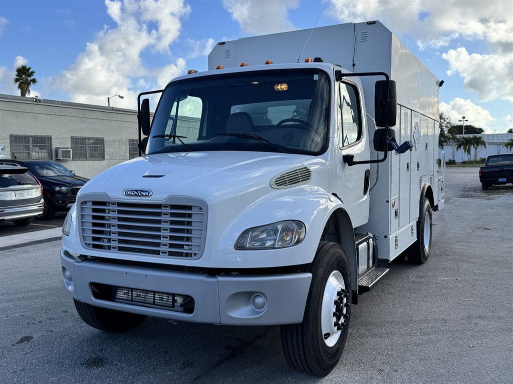 2014 Freightliner M2 106 image 3
