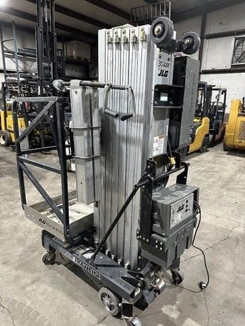 2017 JLG 30AM image 8