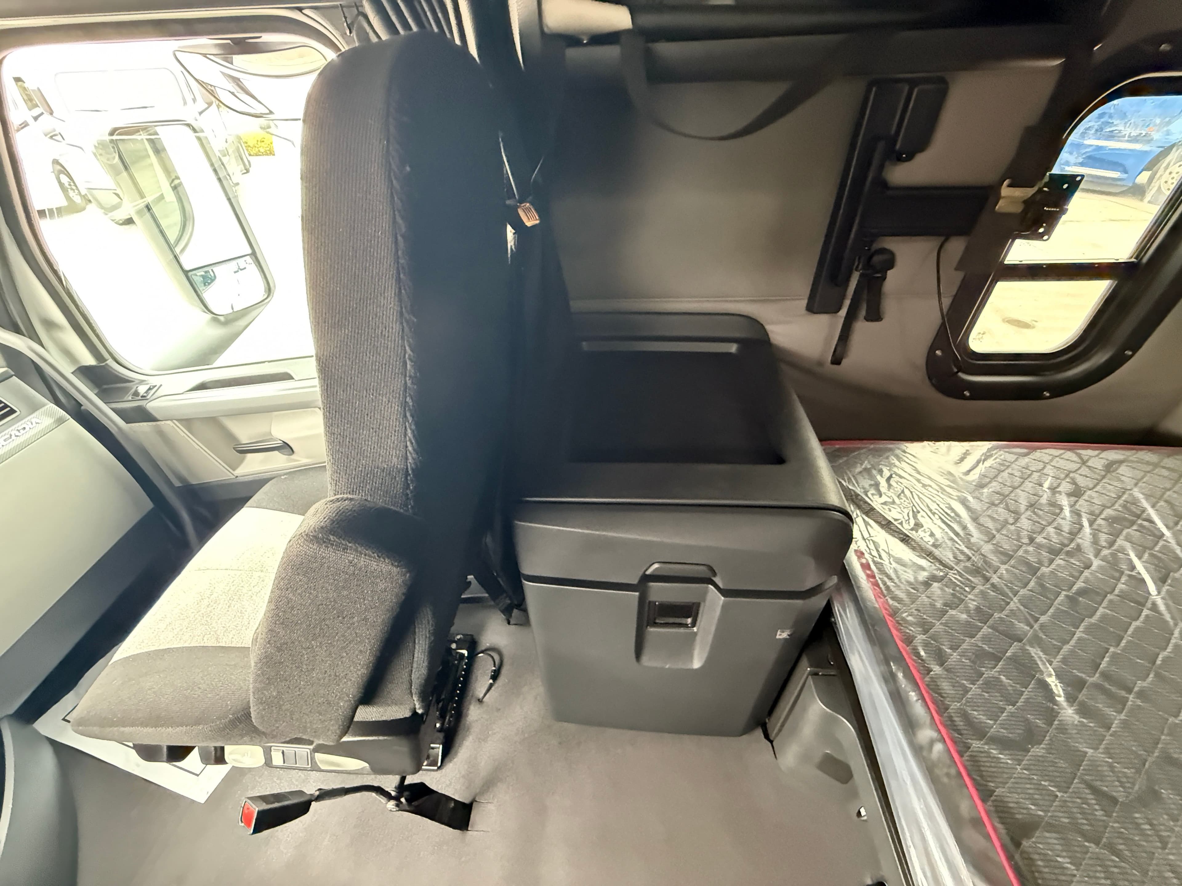 2019 Freightliner Cascadia 126 image 14