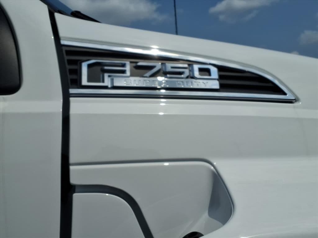 2027 Ford F750 SD image 6